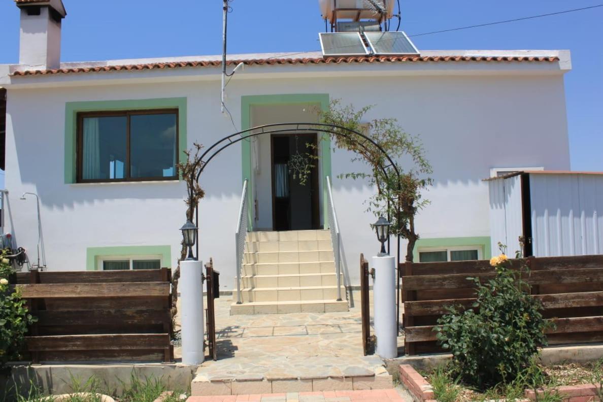 Villa Yiannos House à Evrykhou Extérieur photo