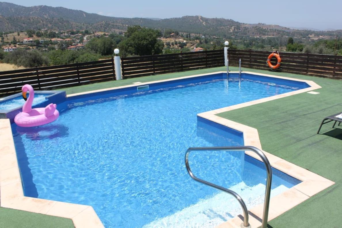 Villa Yiannos House à Evrykhou Extérieur photo