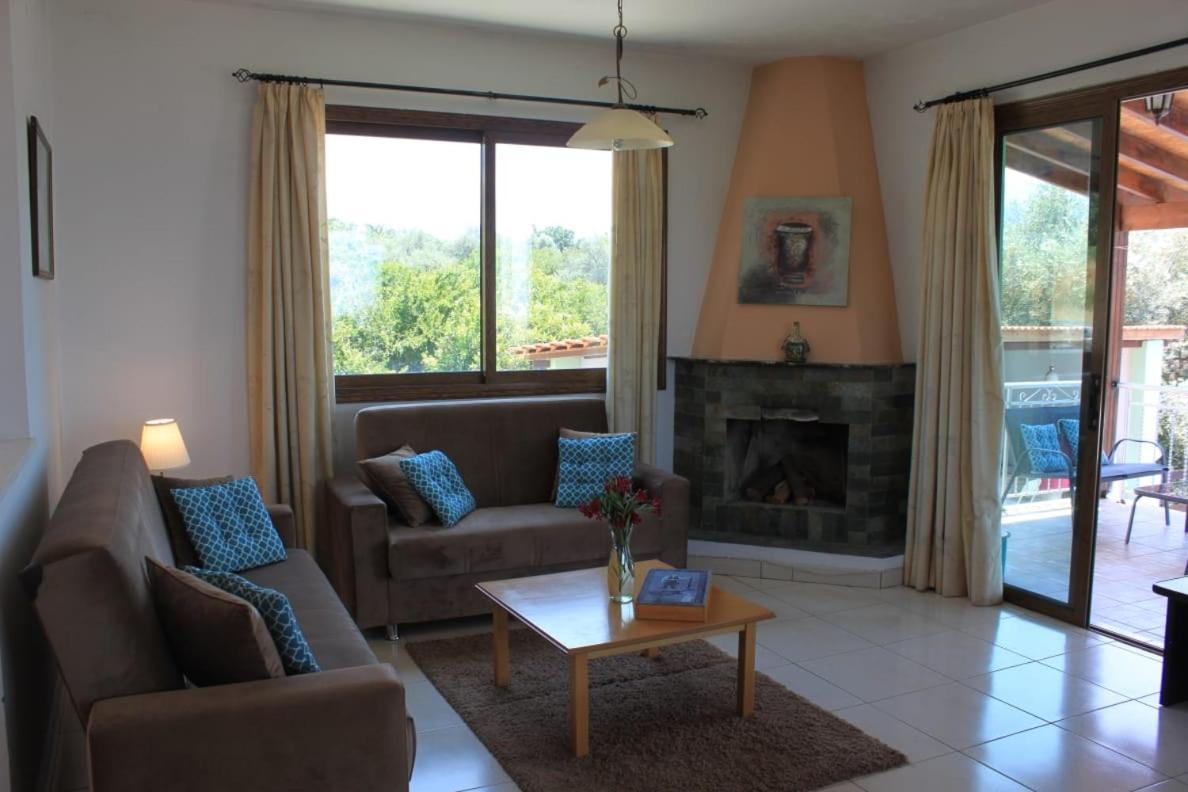 Villa Yiannos House à Evrykhou Extérieur photo